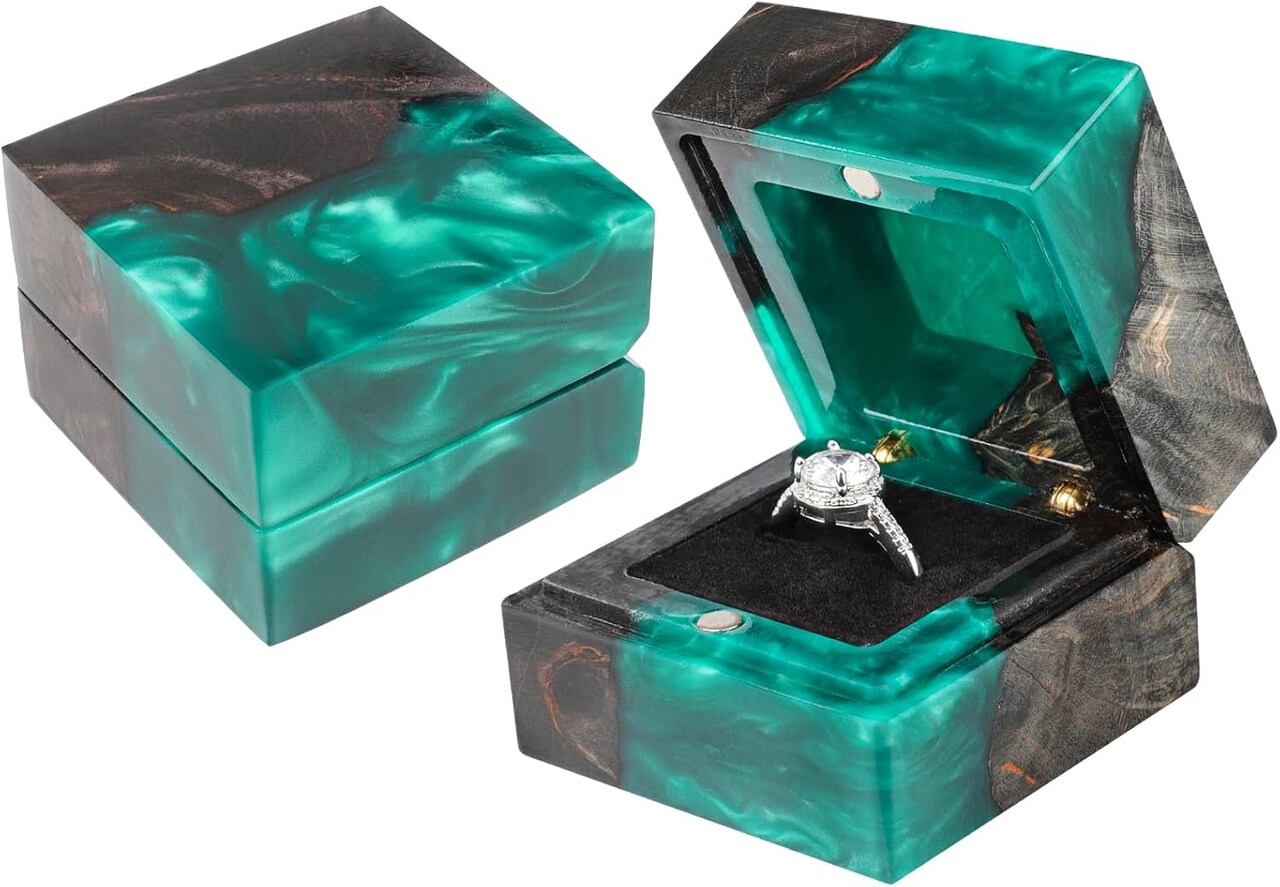 Wedding & Engagement Ring Box – Handcrafted Stabilized Wood and Resin Jewelry Box with Single Slot, Elegant Retro Ring Holder for Proposal, Wedding Ceremony, and Jewelry Storage (Green)